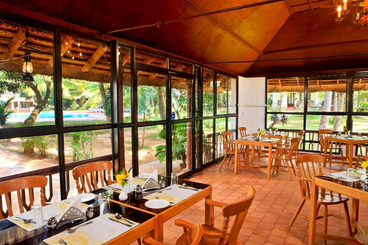 Abad Harmonia Ayurvedic Beach Resort Kovalam Exterior foto